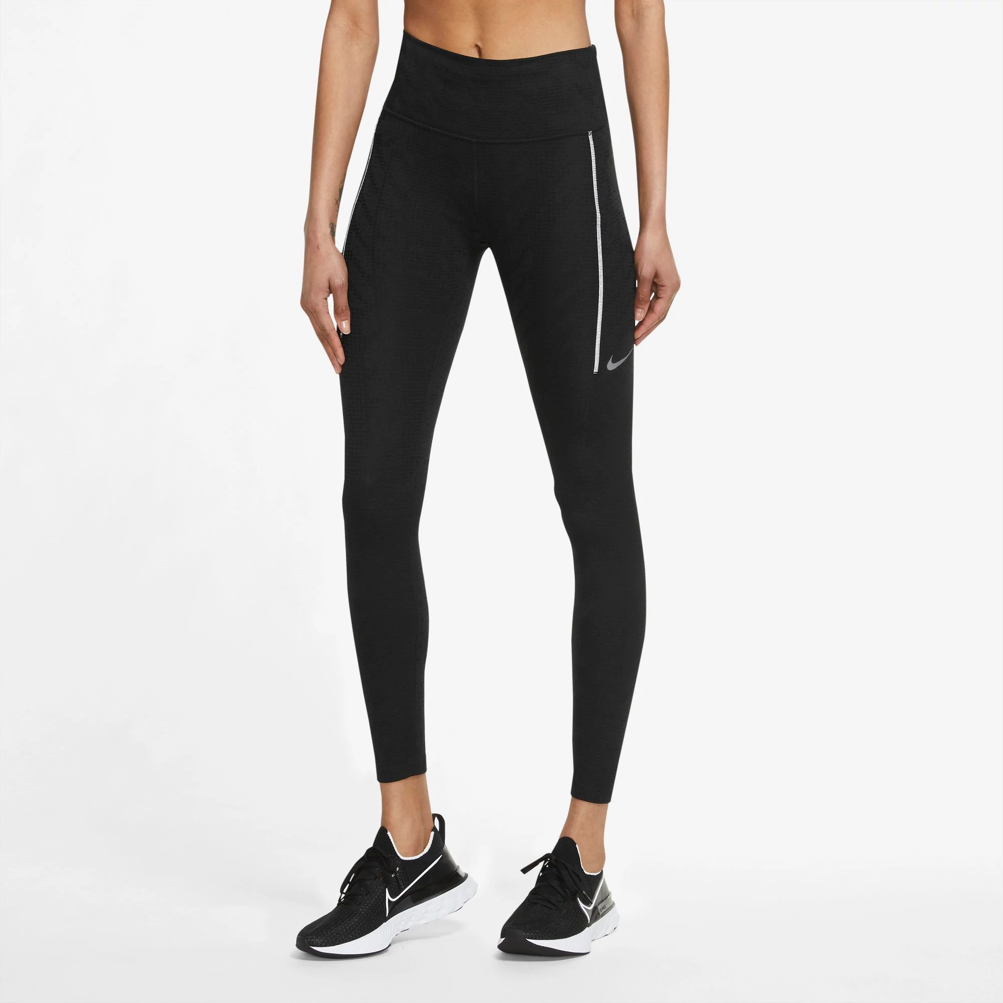 Nike Epic Luxe Leggings Black / Silver The Nike Epic Luxe Leggings deliver  the soft, sleek and breathable comfort you love. Nike's highest-quality  fabrics—a feature of our Luxe tights and leggings—combine with