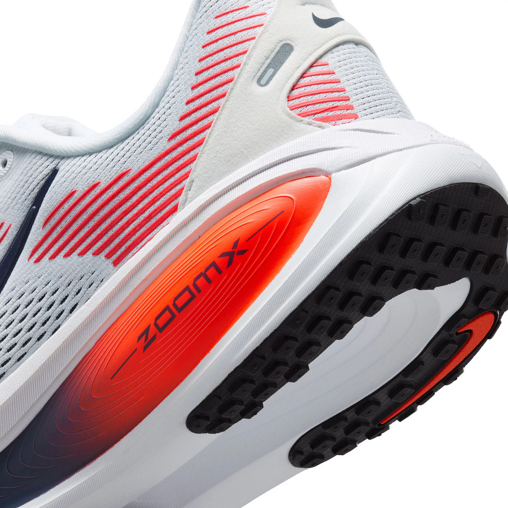 Mens Nike Vomero 18 Running Shoe display picture 1
