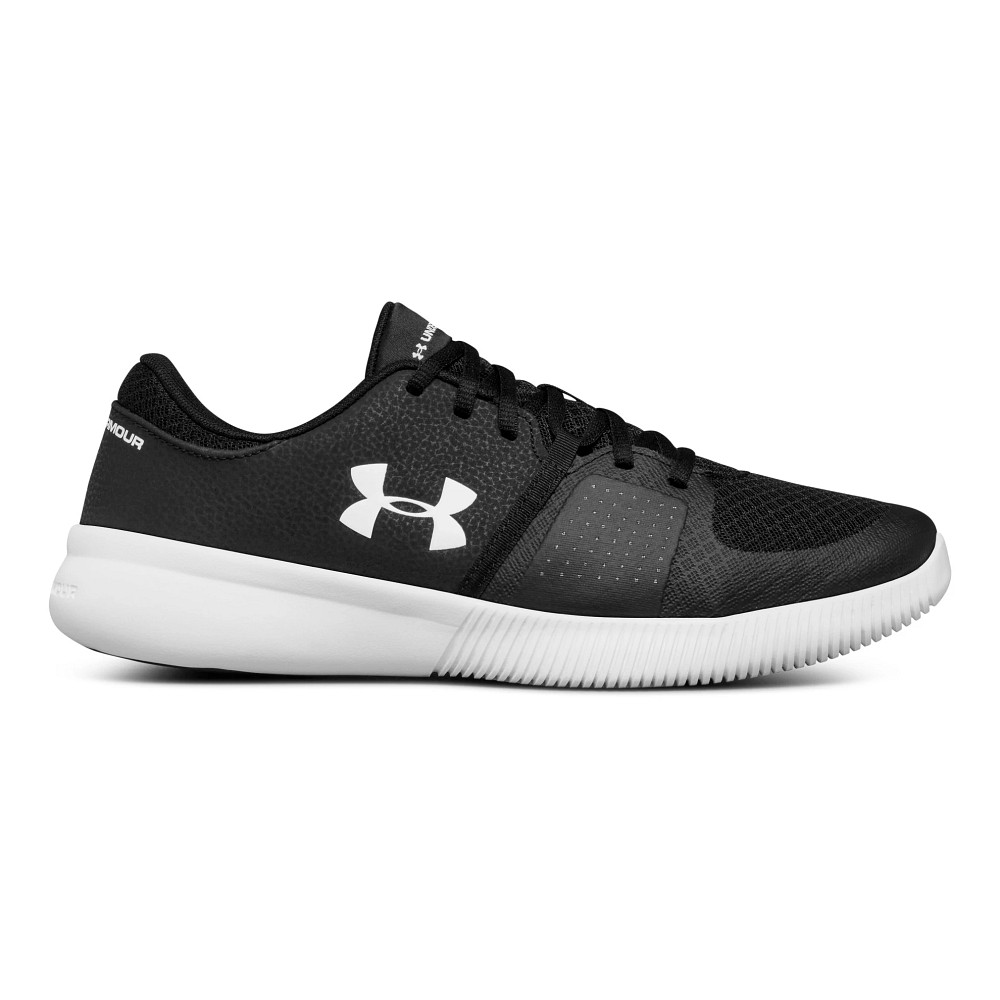 Under armour zone store 3 shoes